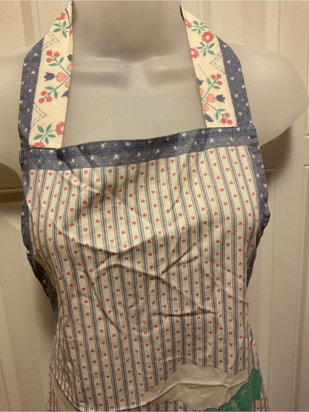 Vintage women’s kitchen bib style full apron with hearts & flowers geese farm - Picture 2 of 8